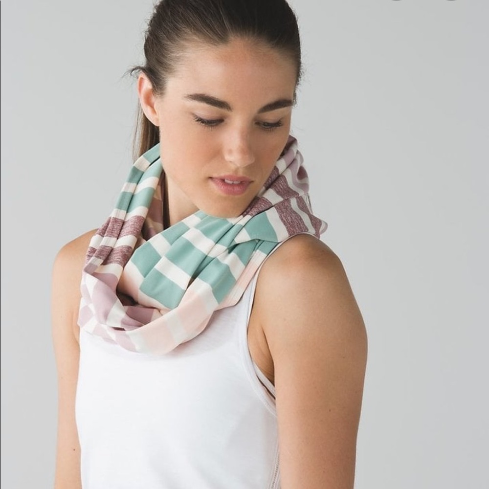 Lululemon Vinyasa Infinity Scarf